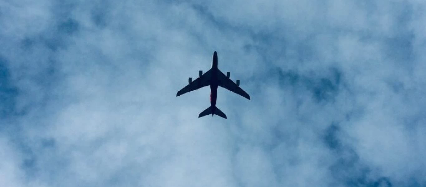 Η μετάλλαξη Όμικρον ακύρωσε πάνω από 4.500 πτήσεις σε όλο τον κόσμο